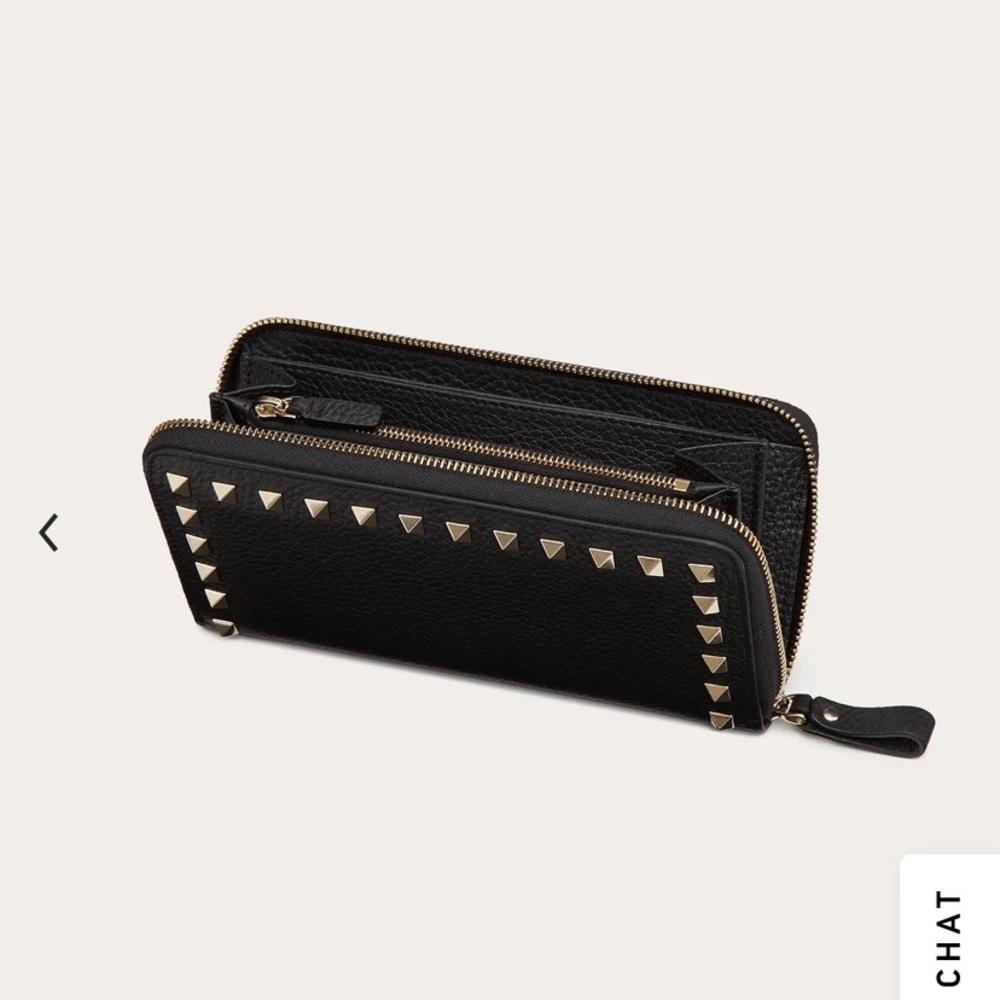 VALENTINO ROCKSTUD GRAINY CALFSKIN ZIPPERED WALLET